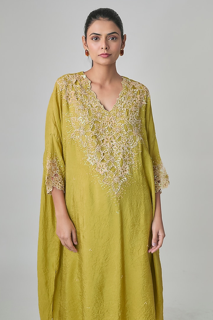 Heena Green Silk Thread Work Kurta Set by One not two at Pernia's Pop Up Shop
