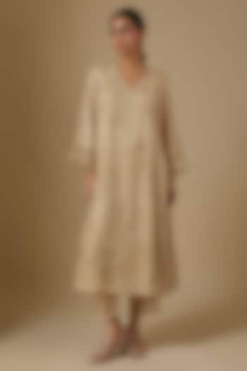 Shell-Colored Silk Floral Thread Work Kurta Set by One not two at Pernia's Pop Up Shop