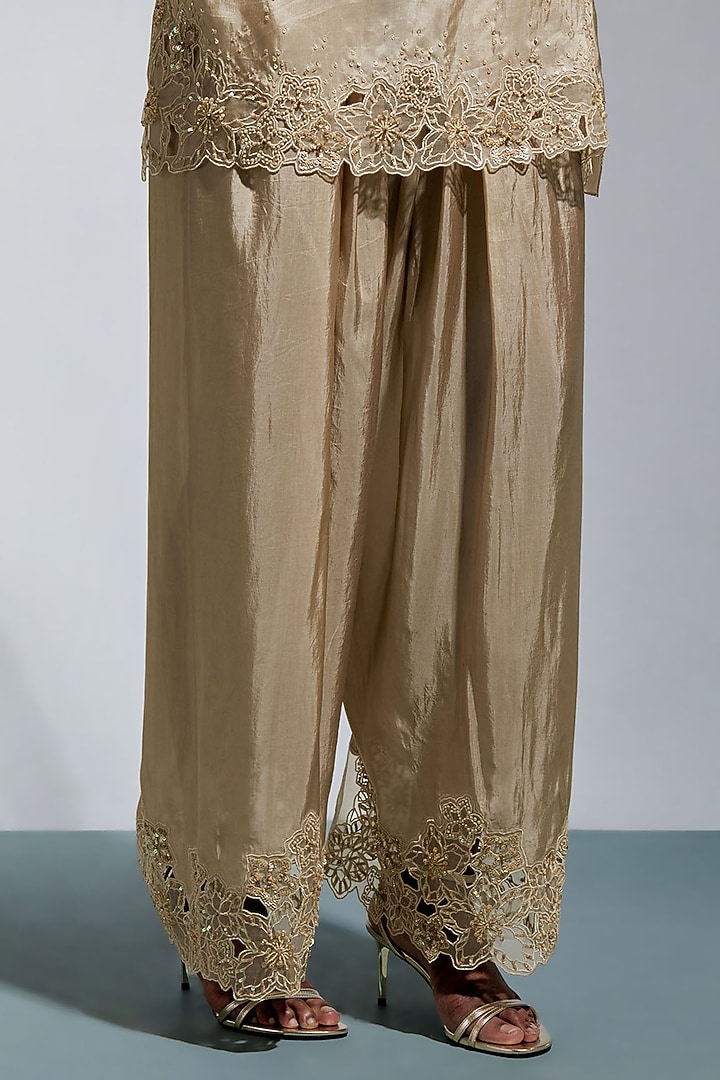 Shell-Colored Silk Floral Hand Embroidered Kurta Set by One not two at Pernia's Pop Up Shop