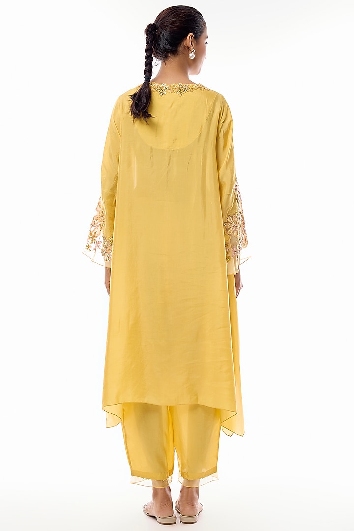 Daffodil Silk & Organza Floral Applique Embroidered Kurta Set by One not two at Pernia's Pop Up Shop