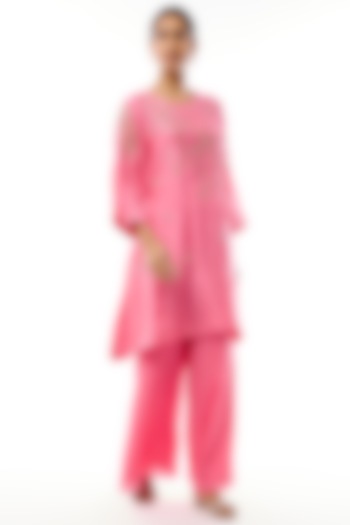 Orchid Pink Silk Floral Hand Embroidered Kurta Set by One not two at Pernia's Pop Up Shop