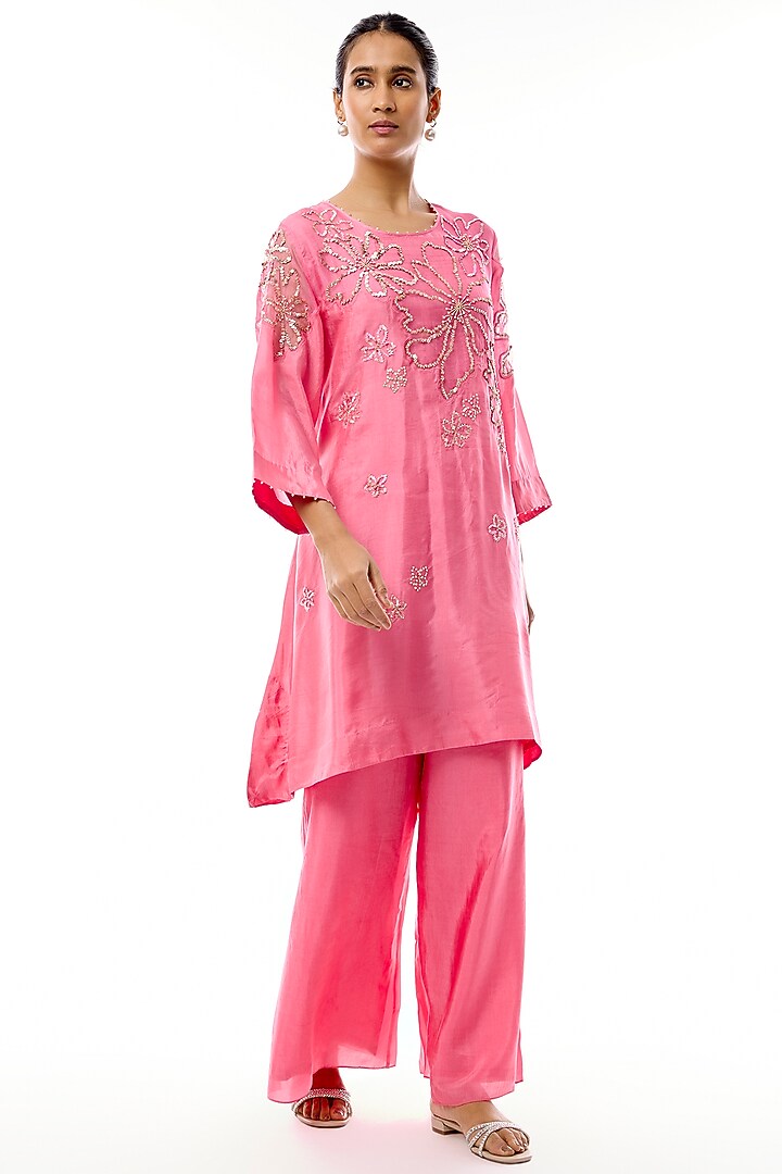 Orchid Pink Silk Floral Hand Embroidered Kurta Set by One not two at Pernia's Pop Up Shop