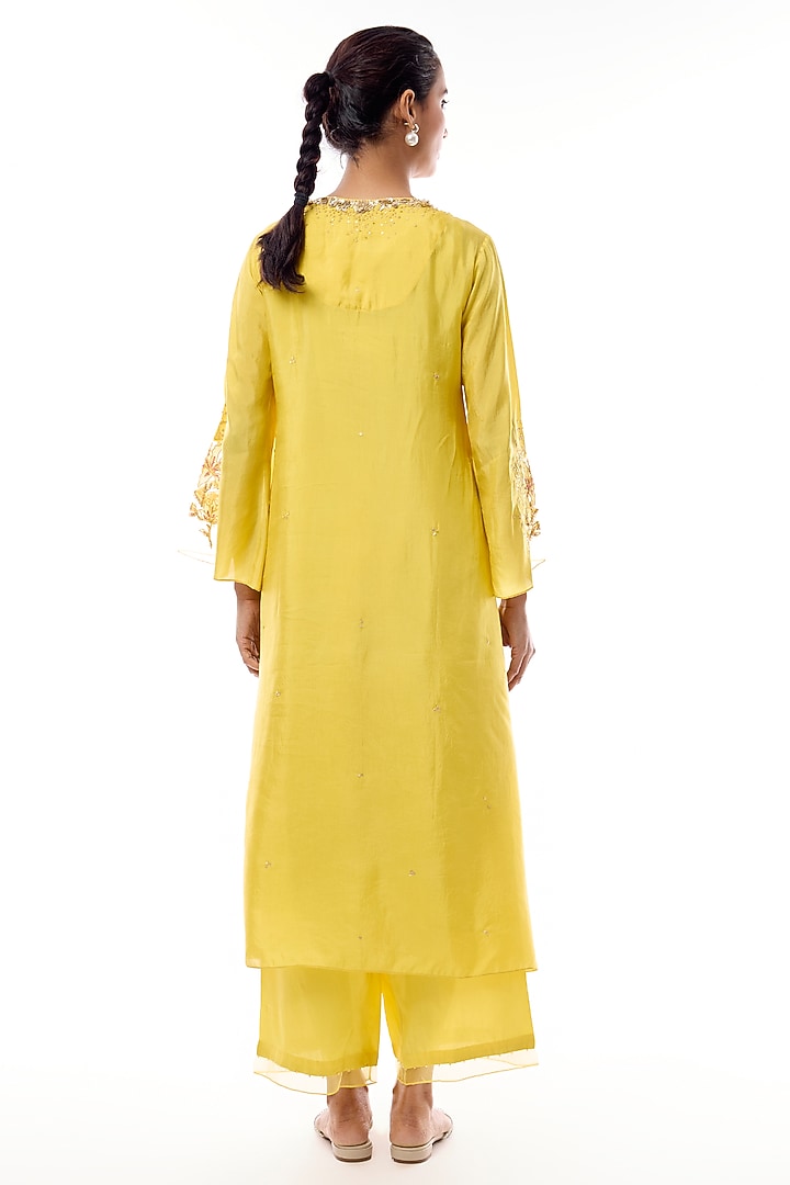 Daffodil Silk & Organza Floral Embroidered Kurta Set by One not two at Pernia's Pop Up Shop