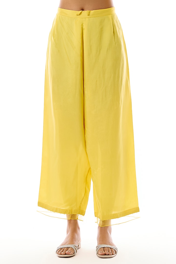 Daffodil Silk & Organza Floral Embroidered Kurta Set by One not two at Pernia's Pop Up Shop