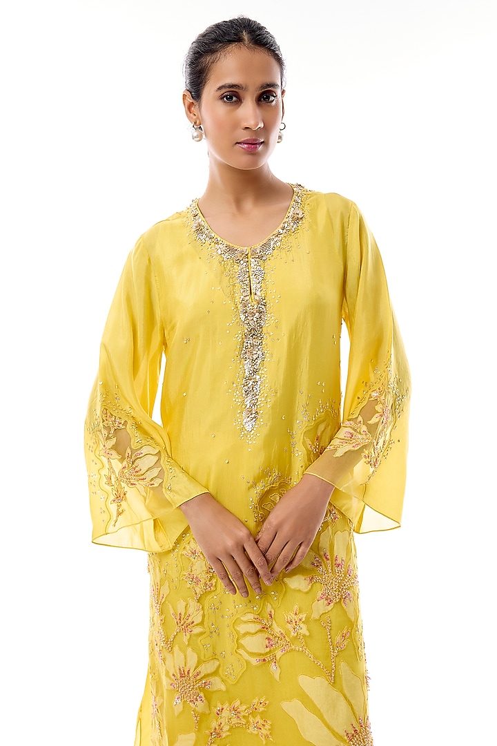 Daffodil Silk & Organza Floral Embroidered Kurta Set by One not two at Pernia's Pop Up Shop