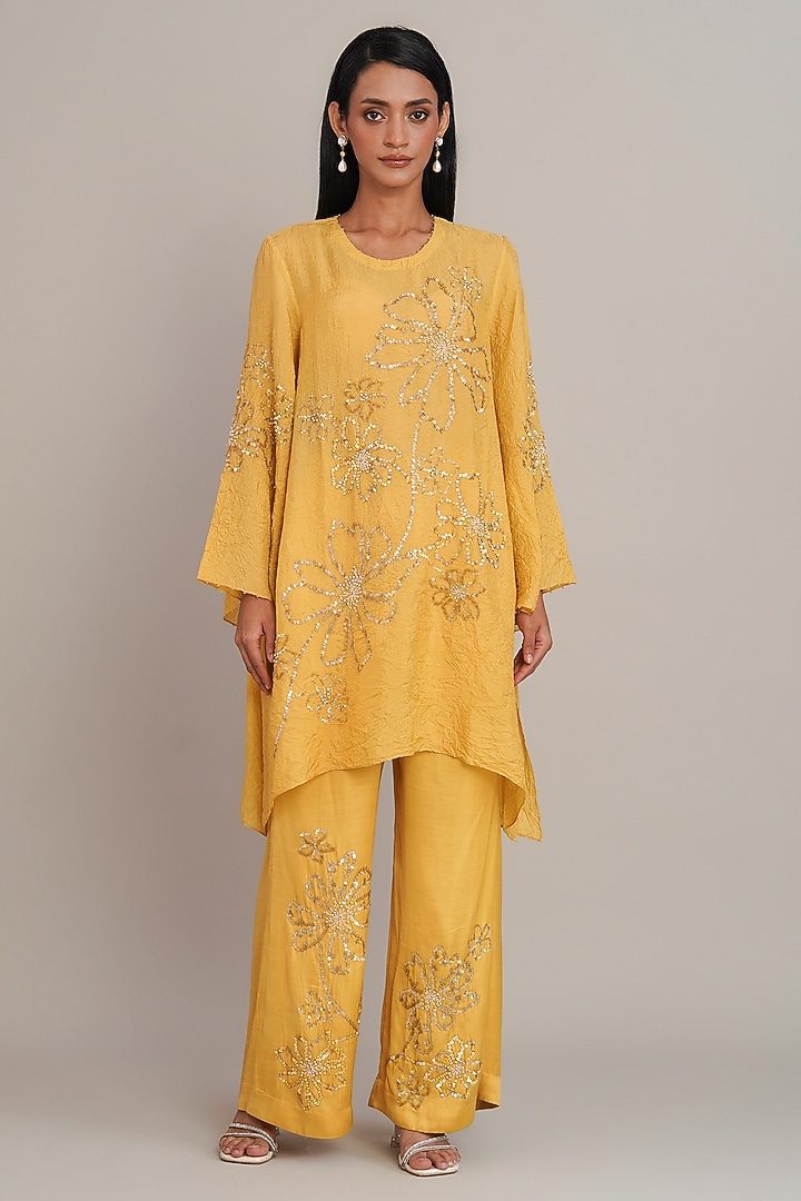 Daffodil Yellow Silk Floral Hand Embroidered Kurta Set by One not two at Pernia's Pop Up Shop