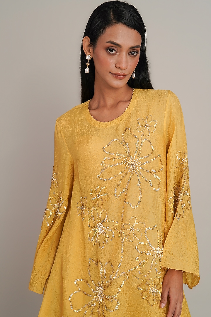 Daffodil Yellow Silk Floral Hand Embroidered Kurta Set by One not two at Pernia's Pop Up Shop