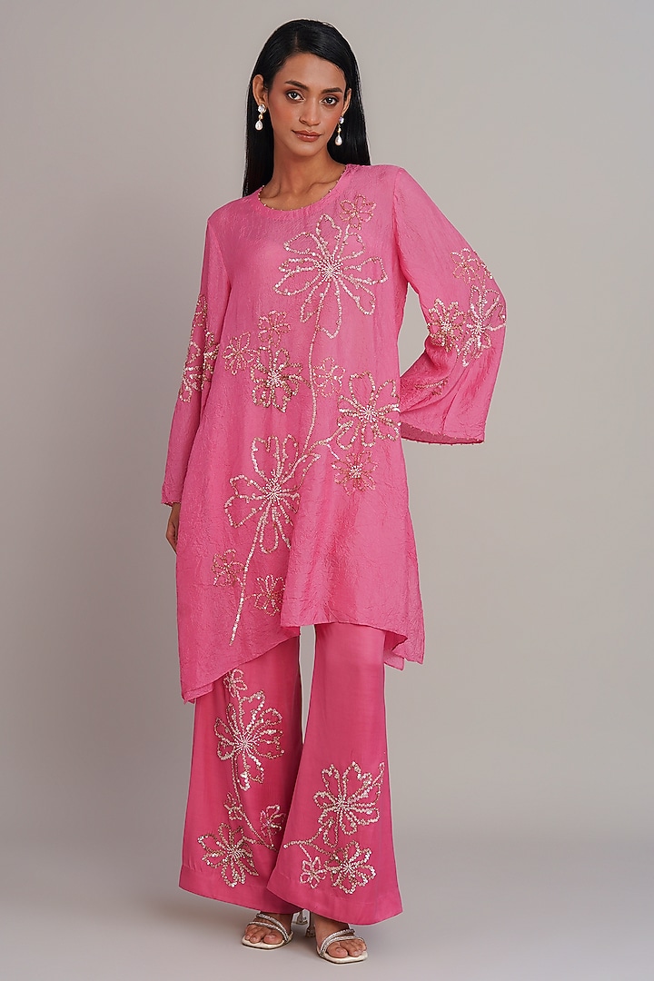 Orchid Pink Silk Floral Hand Embroidered Kurta Set by One not two at Pernia's Pop Up Shop