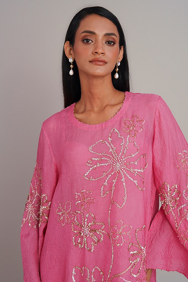 Orchid Pink Silk Floral Hand Embroidered Kurta Set by One not two at Pernia's Pop Up Shop
