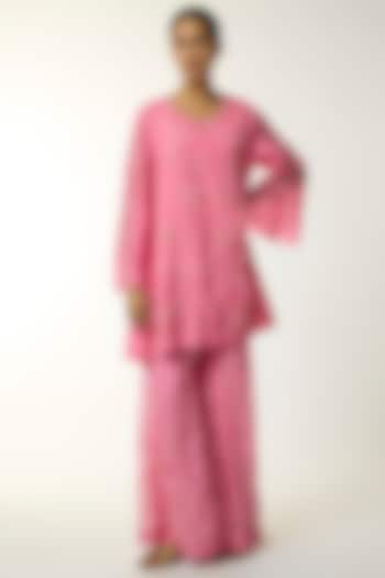 Orchid Pink Silk Floral Thread Embroidered Kurta Set by One not two at Pernia's Pop Up Shop
