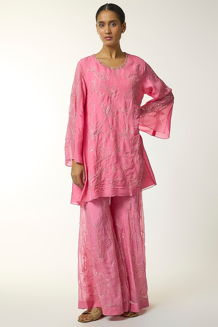 Orchid Pink Silk Floral Thread Embroidered Kurta Set by One not two at Pernia's Pop Up Shop