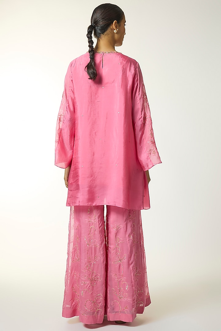 Orchid Pink Silk Floral Thread Embroidered Kurta Set by One not two at Pernia's Pop Up Shop