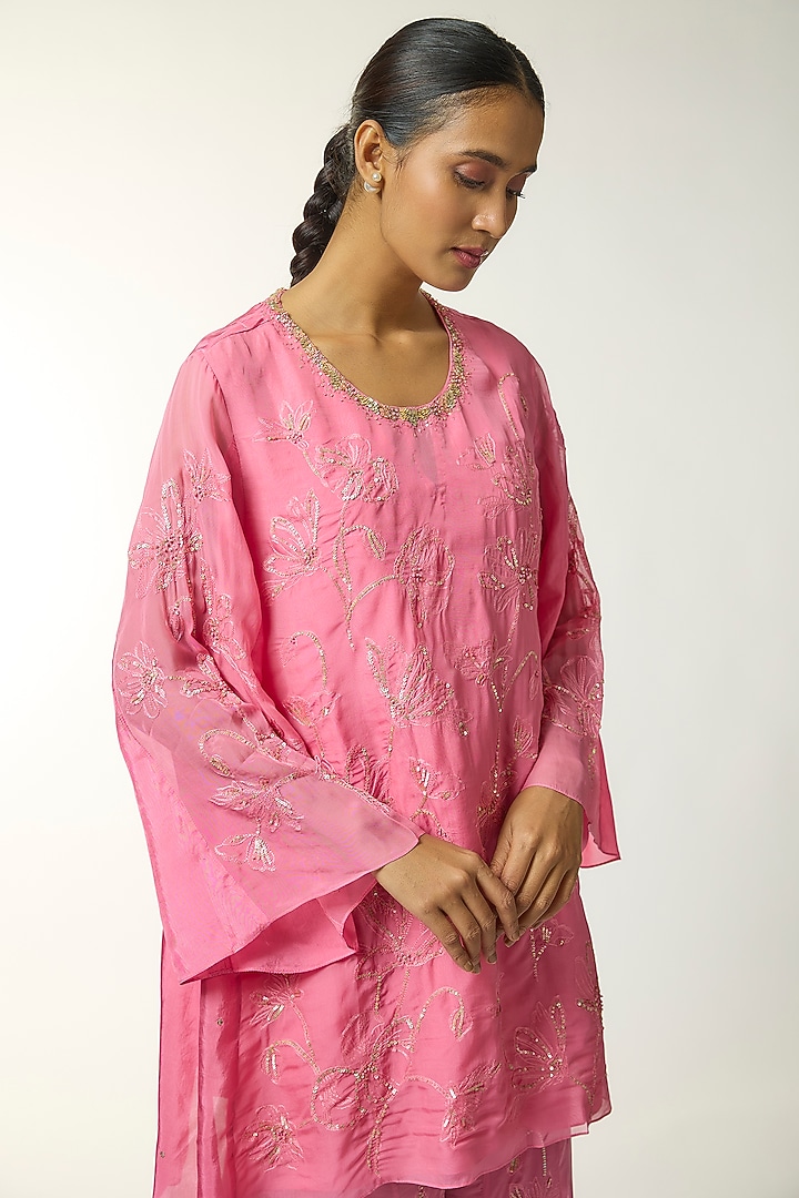Orchid Pink Silk Floral Thread Embroidered Kurta Set by One not two at Pernia's Pop Up Shop