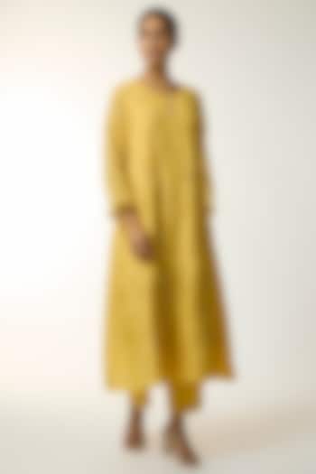 Yellow Silk Floral Thread Embroidered Kurta Set by One not two at Pernia's Pop Up Shop