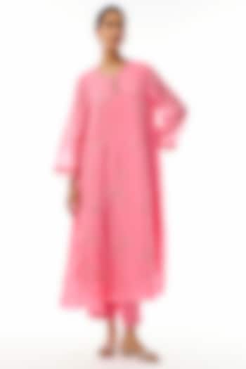 Pink Viscose Organza Floral Hand Embroidered Kurta Set by One not two at Pernia's Pop Up Shop