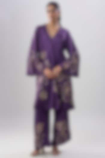 Purple Silk Floral Hand Embroidered Kurta Set by One not two at Pernia's Pop Up Shop