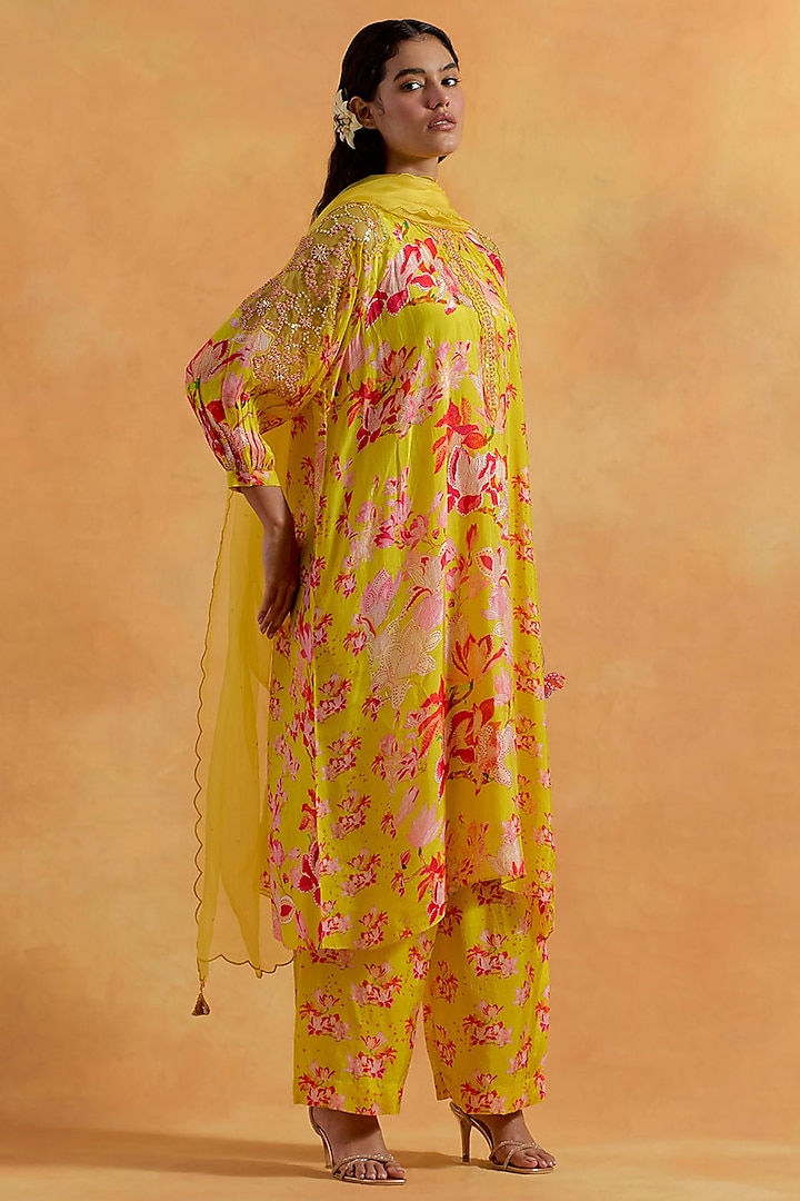 Mango Yellow Organza Sequins Embroidered Scalloped Dupatta by One not two at Pernia's Pop Up Shop