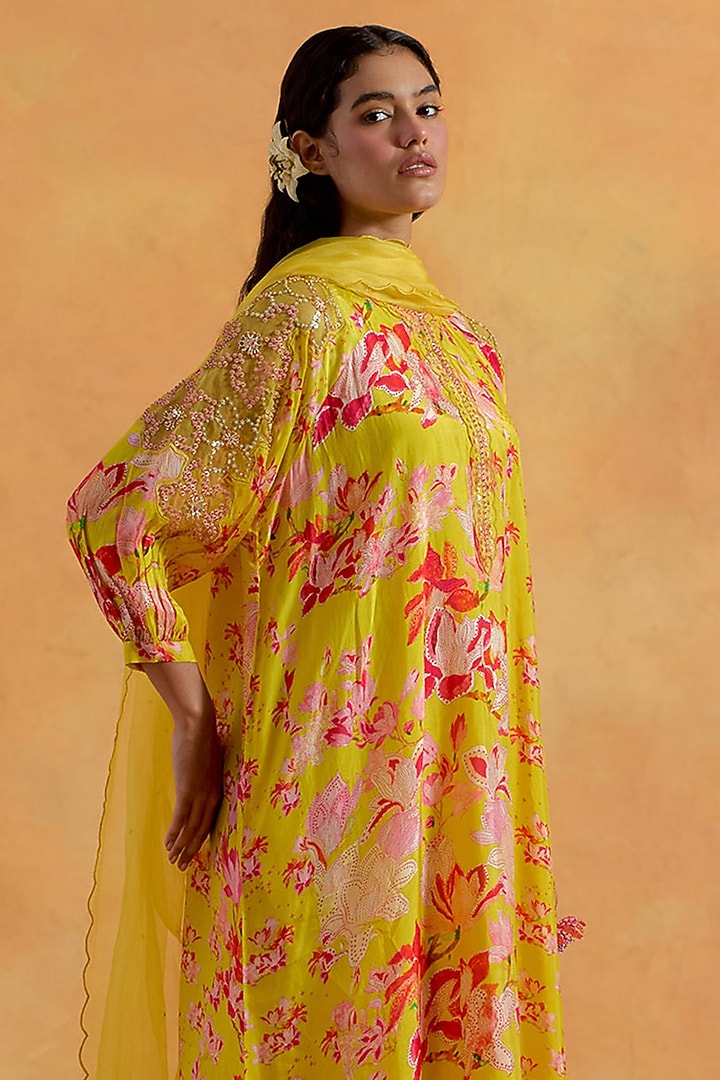 Mango Yellow Organza Sequins Embroidered Scalloped Dupatta by One not two at Pernia's Pop Up Shop