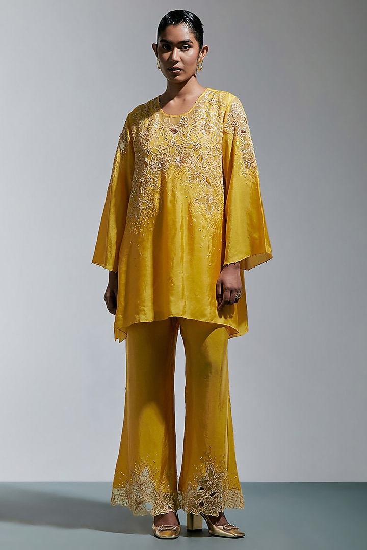Amber Silk Floral Embroidered Kurta Set by One not two at Pernia's Pop Up Shop