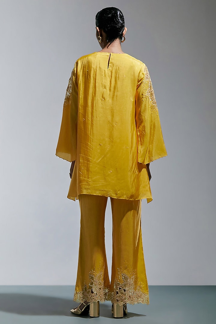 Amber Silk Floral Embroidered Kurta Set by One not two at Pernia's Pop Up Shop