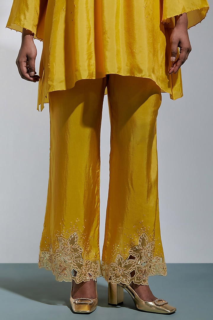 Amber Silk Floral Embroidered Kurta Set by One not two at Pernia's Pop Up Shop