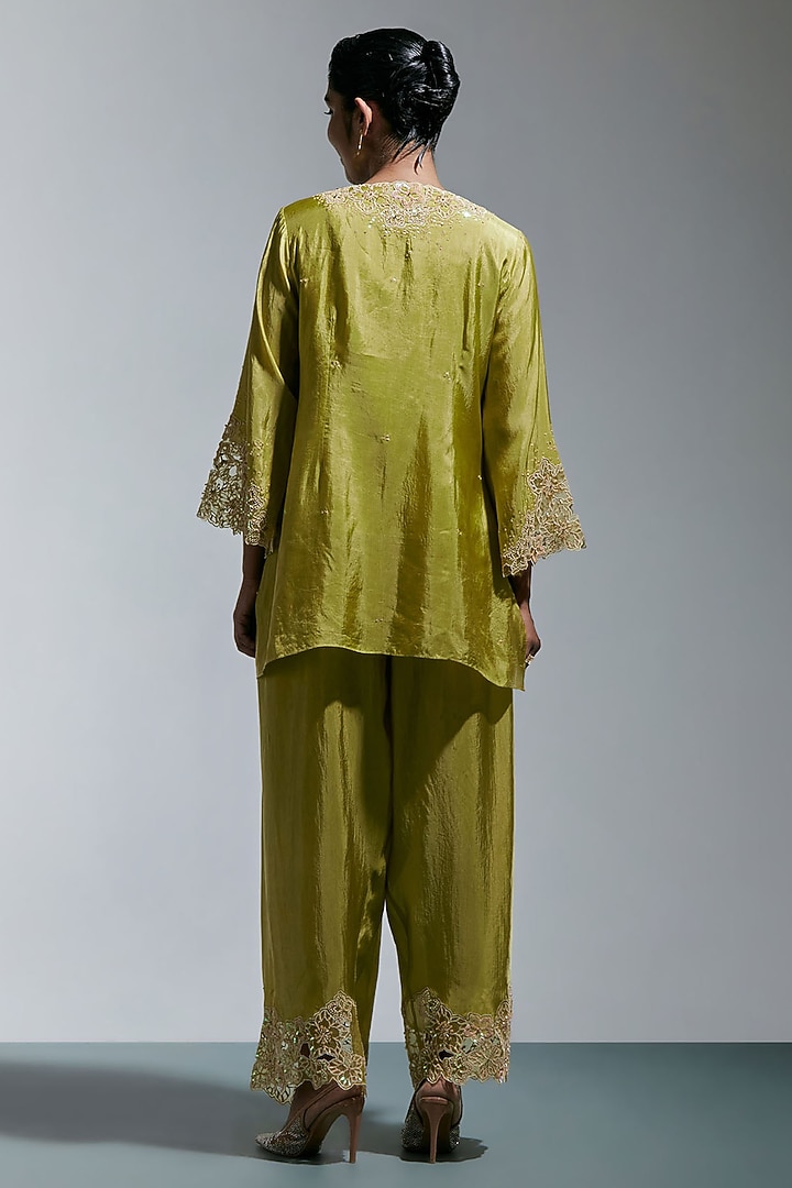 Heena Green Silk Floral Embroidered Kurta Set by One not two at Pernia's Pop Up Shop