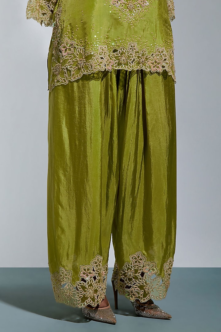 Heena Green Silk Floral Embroidered Kurta Set by One not two at Pernia's Pop Up Shop