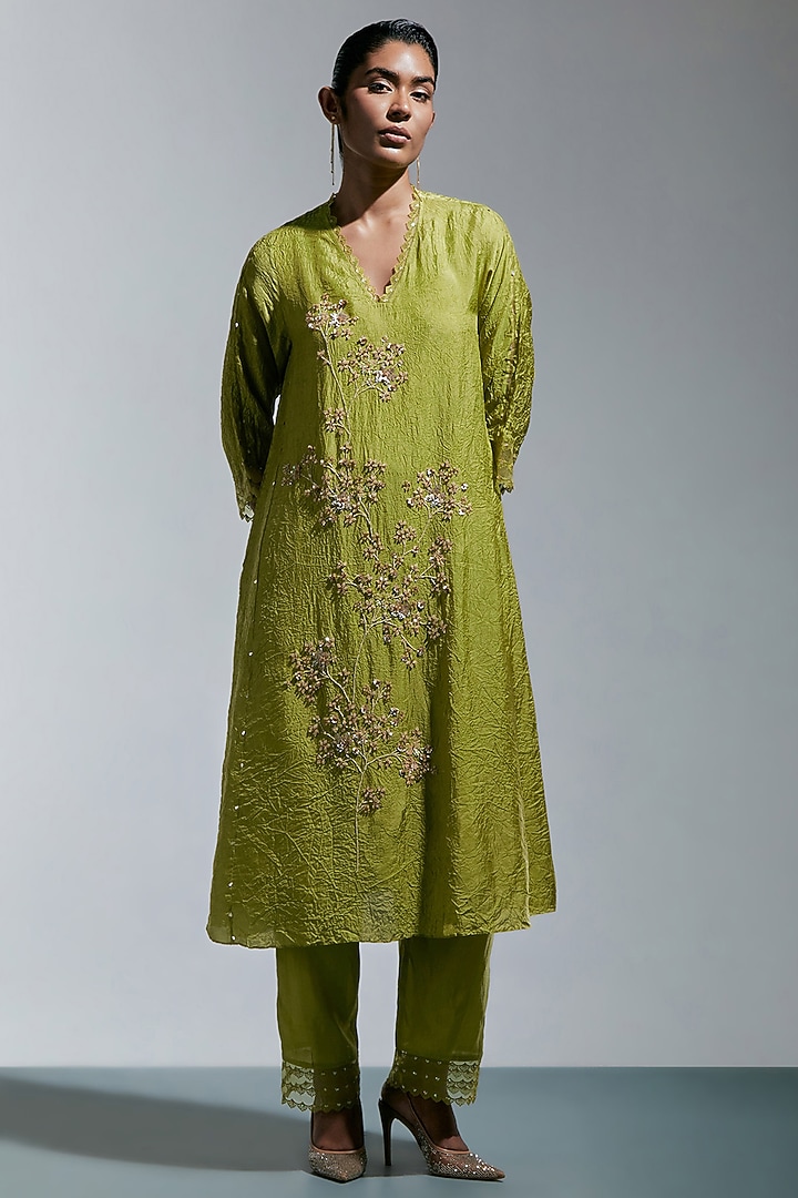 Heena Green Silk Floral Embroidered Crushed Kurta Set by One not two at Pernia's Pop Up Shop