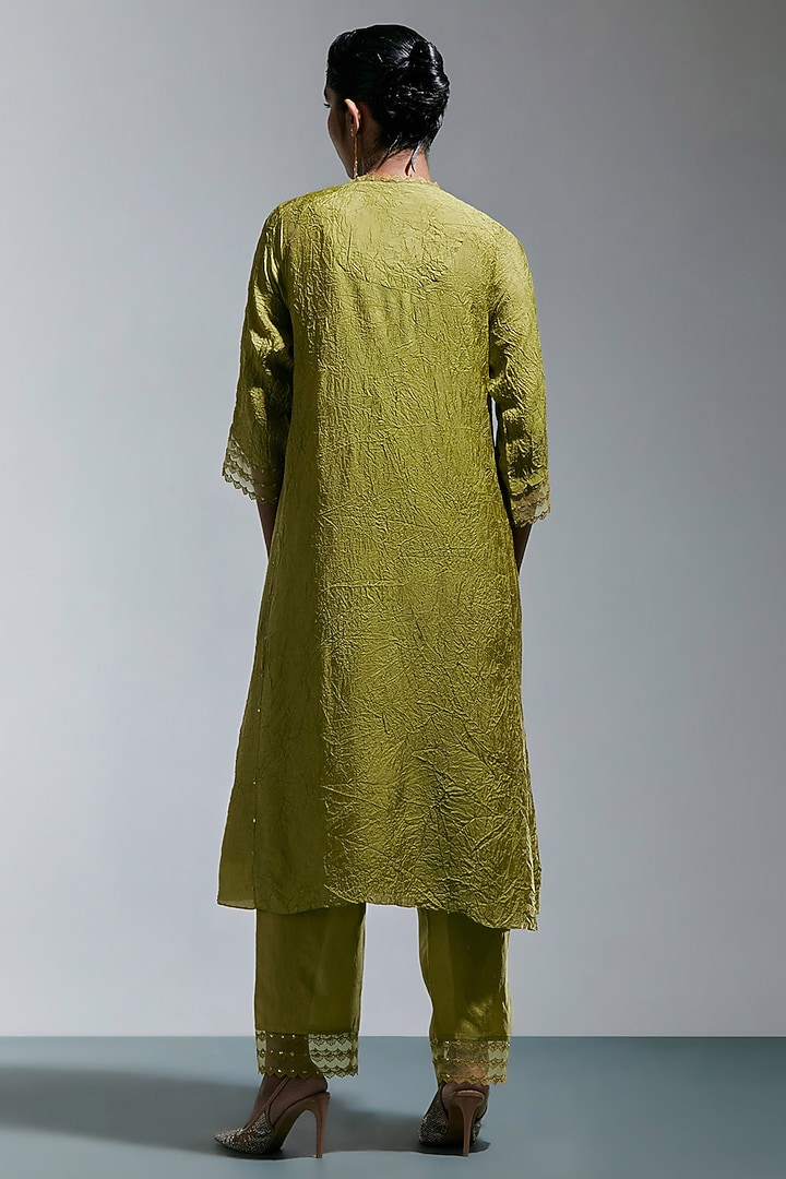 Heena Green Silk Floral Embroidered Crushed Kurta Set by One not two at Pernia's Pop Up Shop