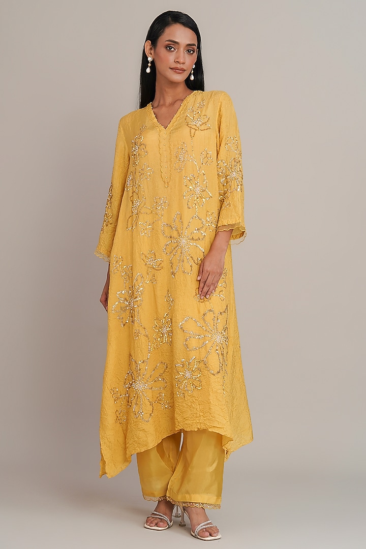 Daffodil Yellow Silk Floral Hand Embroidered Kurta Set by One not two at Pernia's Pop Up Shop