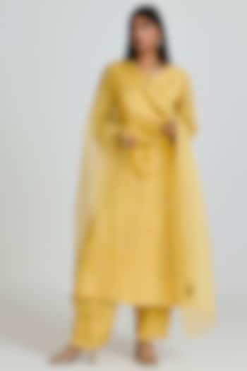 Daffodil-Colored Viscose Organza Hand Embroidered Kurta Set by One not two at Pernia's Pop Up Shop