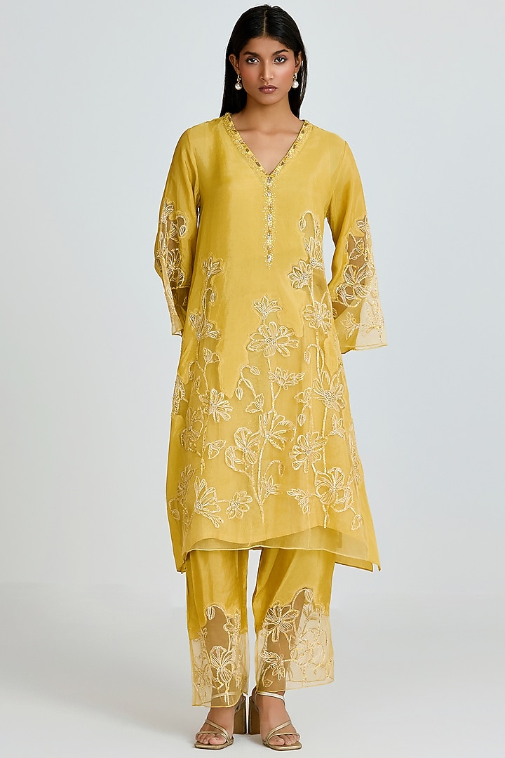 Daffodil Silk Thread Hand Embroidered Kurta Set by One not two at Pernia's Pop Up Shop