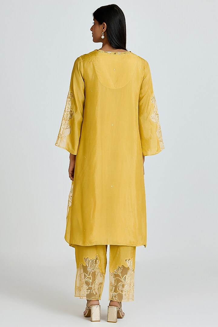 Daffodil Silk Thread Hand Embroidered Kurta Set by One not two at Pernia's Pop Up Shop