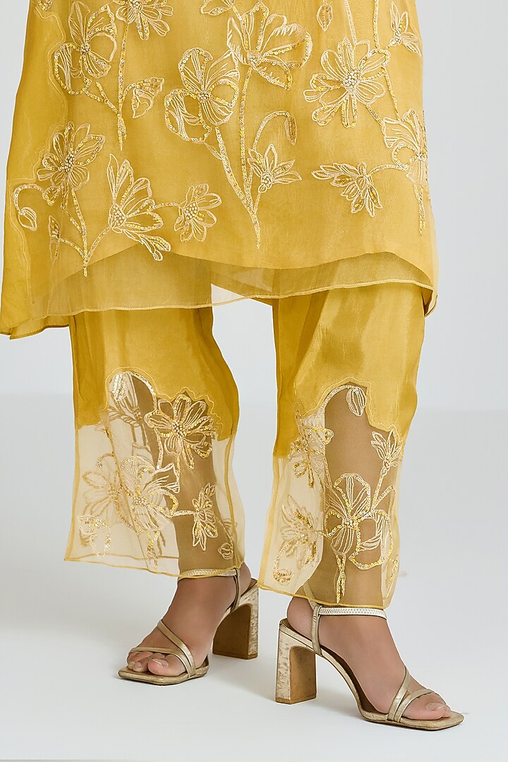 Daffodil Silk Thread Hand Embroidered Kurta Set by One not two at Pernia's Pop Up Shop