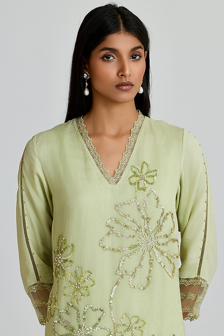 Aloe-Colored Silk Thread Hand Embroidered Kurta Set by One not two at Pernia's Pop Up Shop