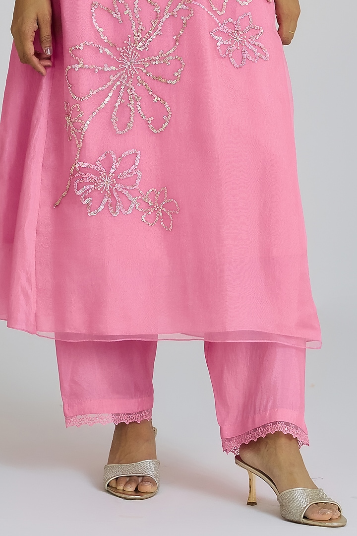 Orchid-Colored Silk Thread Hand Embroidered Kurta Set by One not two at Pernia's Pop Up Shop