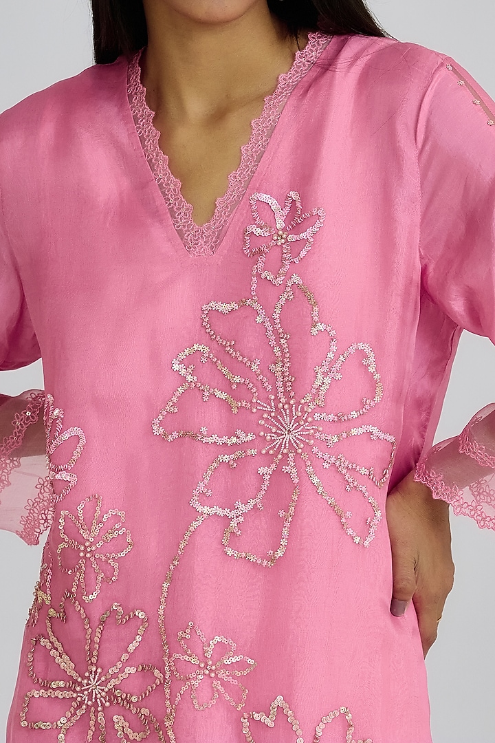 Orchid-Colored Silk Thread Hand Embroidered Kurta Set by One not two at Pernia's Pop Up Shop
