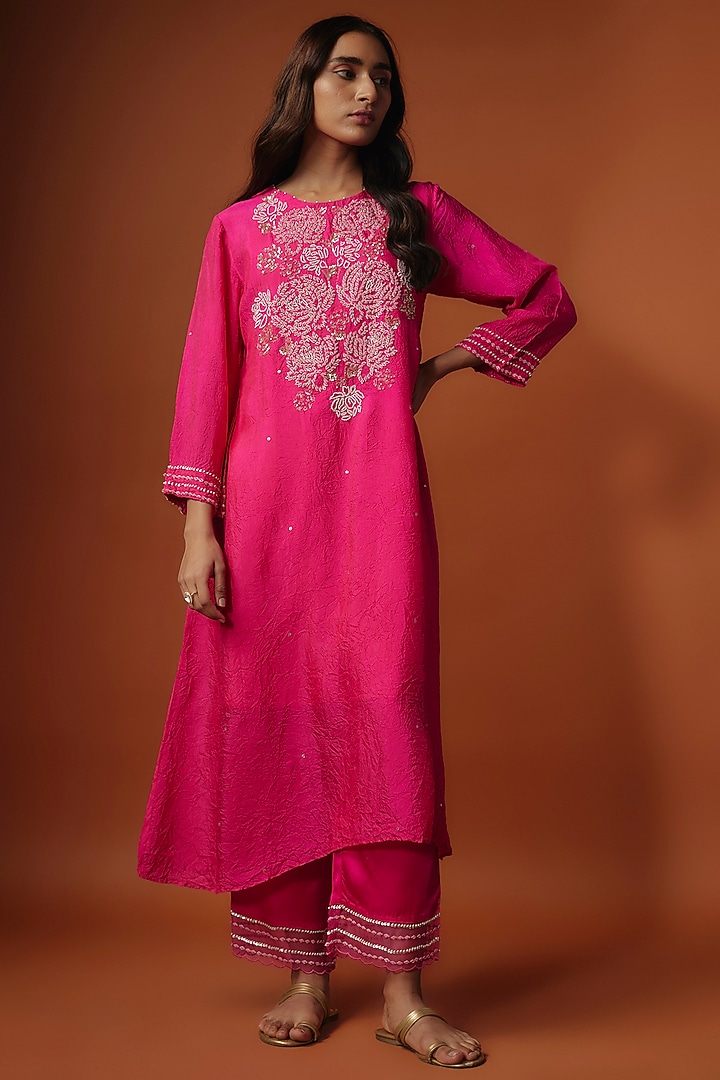 Pink Crushed Silk Bead Embroidered Kurta Set by One not two at Pernia's Pop Up Shop