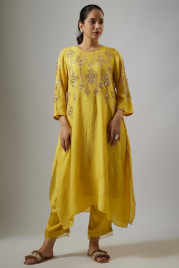 Mango Yellow Crushed Silk Hand Embroidered Kurta Set by One not two at Pernia's Pop Up Shop