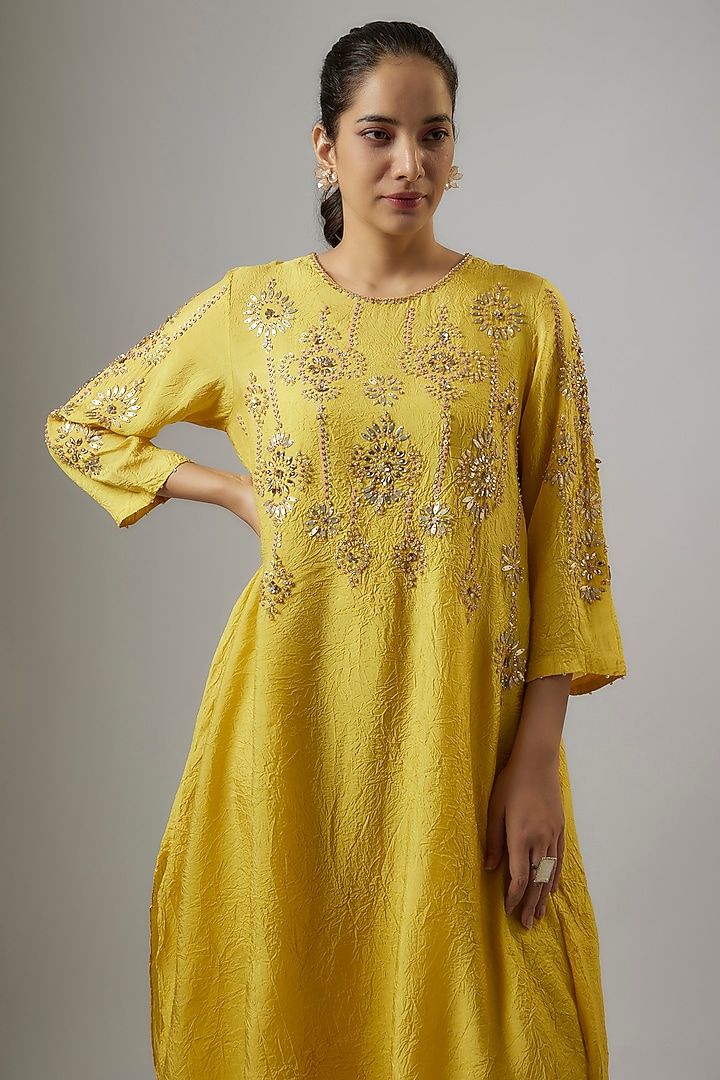 Mango Yellow Crushed Silk Hand Embroidered Kurta Set by One not two at Pernia's Pop Up Shop