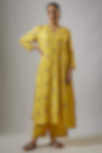 Mango Yellow Crushed Silk Hand Embroidered A-Line Kurta Set by One not two at Pernia's Pop Up Shop