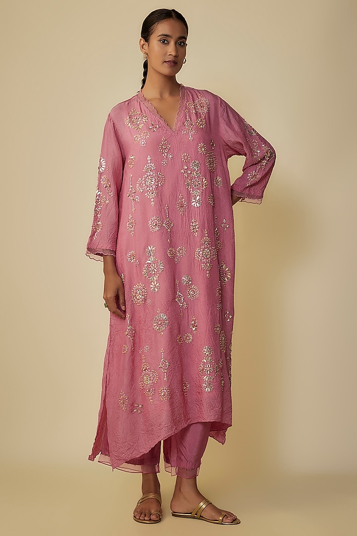 Rose Pink Crushed Silk Hand Embroidered Kurta Set by One not two at Pernia's Pop Up Shop