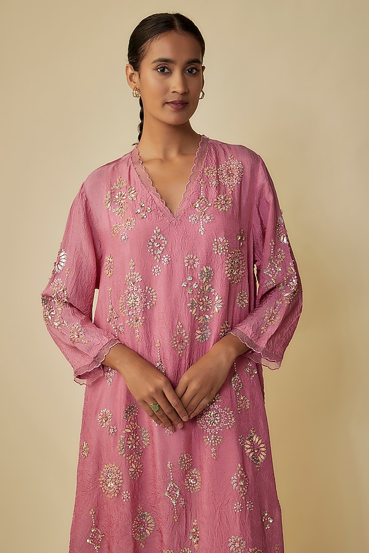Rose Pink Crushed Silk Hand Embroidered Kurta Set by One not two at Pernia's Pop Up Shop