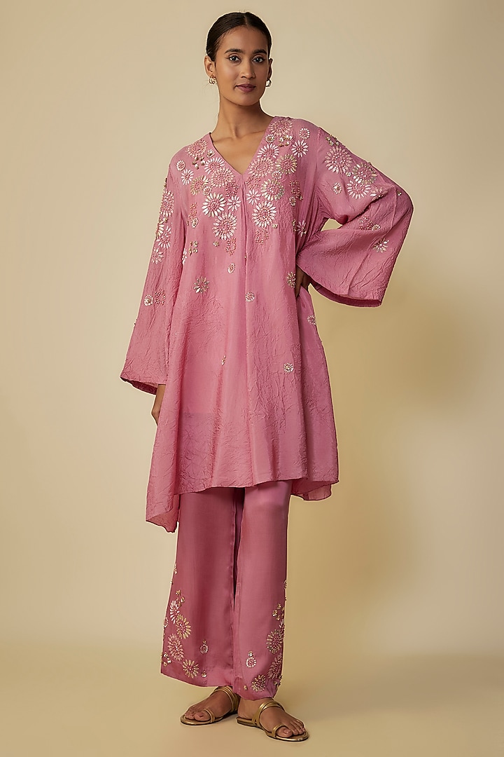 Rose Pink Crushed Silk Hand Embroidered Kurta Set by One not two at Pernia's Pop Up Shop