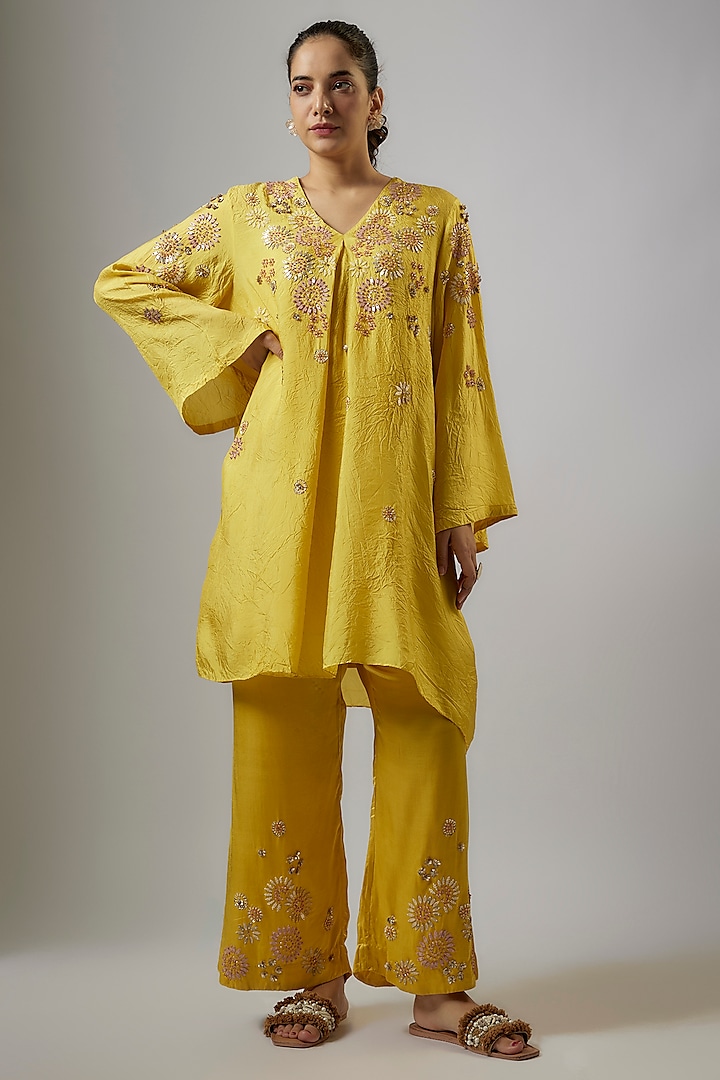 Mango Yellow Crushed Silk Hand Embroidered Kurta Set by One not two at Pernia's Pop Up Shop