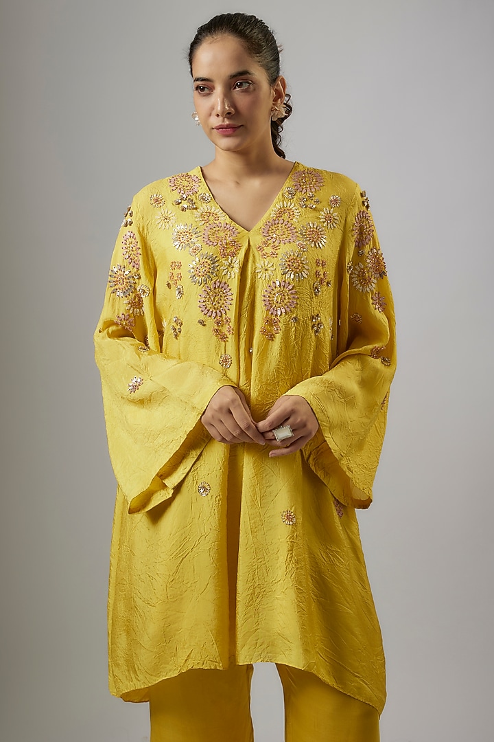 Mango Yellow Crushed Silk Hand Embroidered Kurta Set by One not two at Pernia's Pop Up Shop