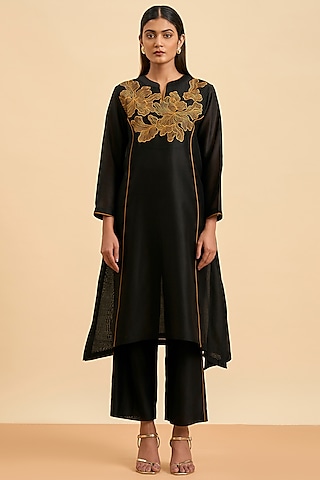 Black Chanderi Silk Thread Embroidered Kurta Set by ORIGANI