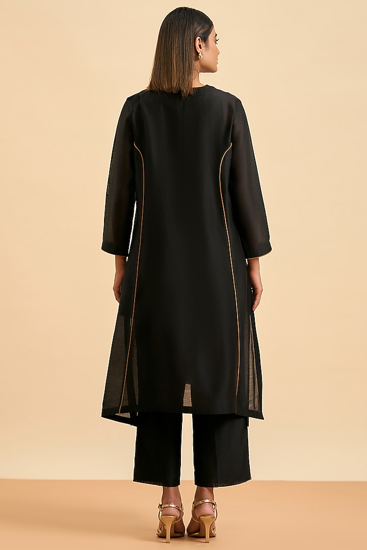 Black Chanderi Silk Thread Embroidered Kurta Set by ORIGANI at Pernia's Pop Up Shop