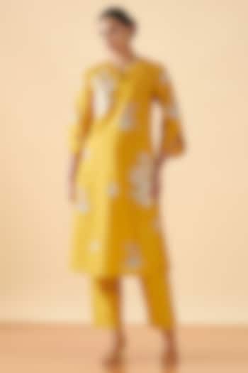 Yellow Chanderi Silk Embroidered Kurta Set by ORIGANI at Pernia's Pop Up Shop