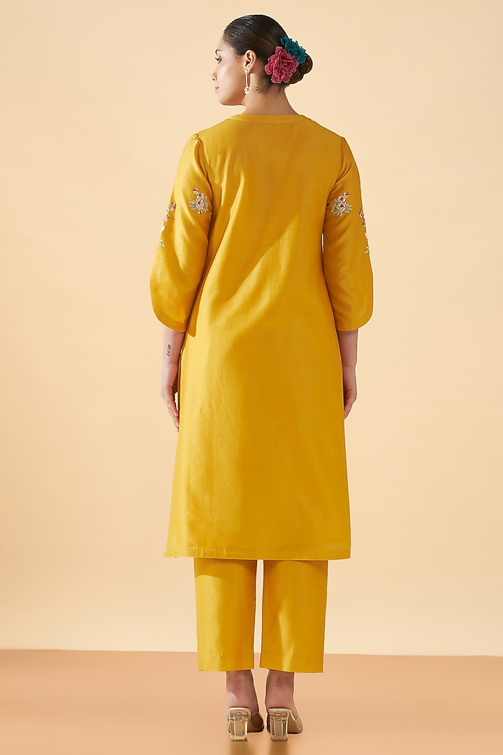 Yellow Chanderi Silk Embroidered Kurta Set by ORIGANI at Pernia's Pop Up Shop